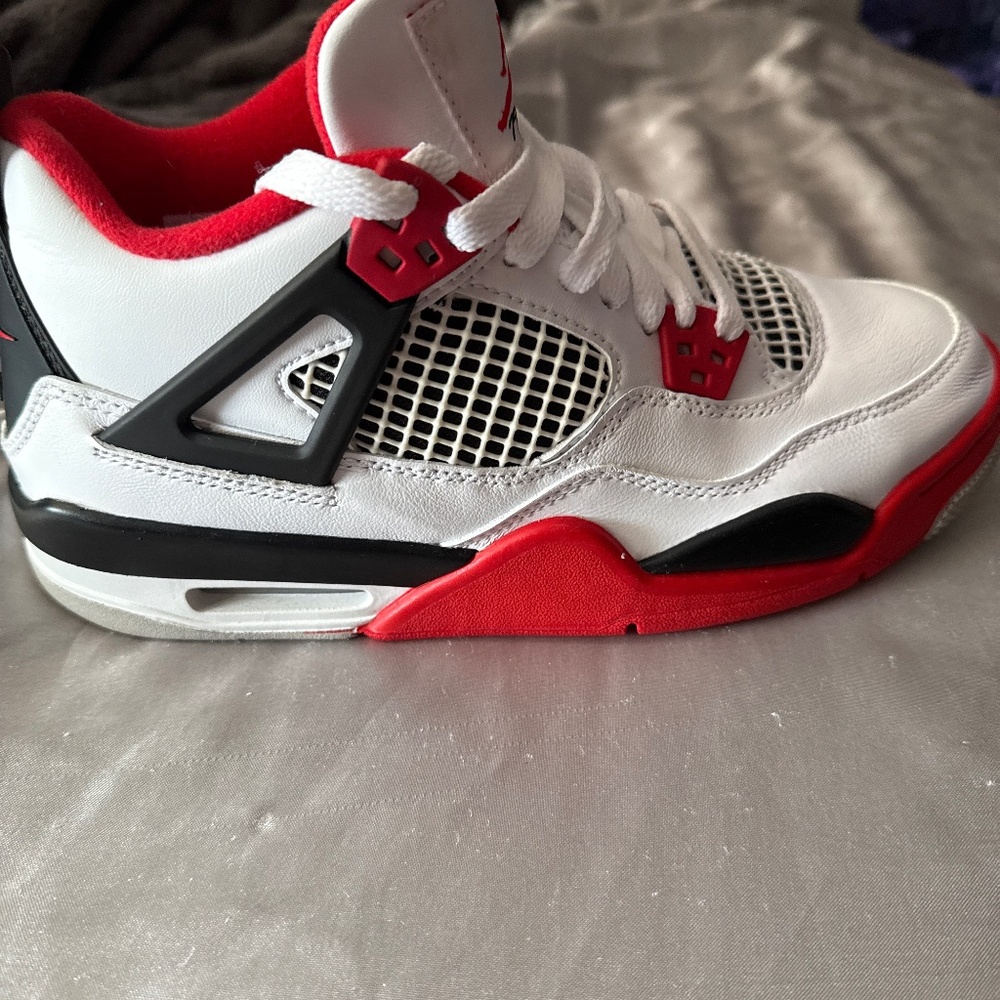 Jordan 4 Fire Reds
